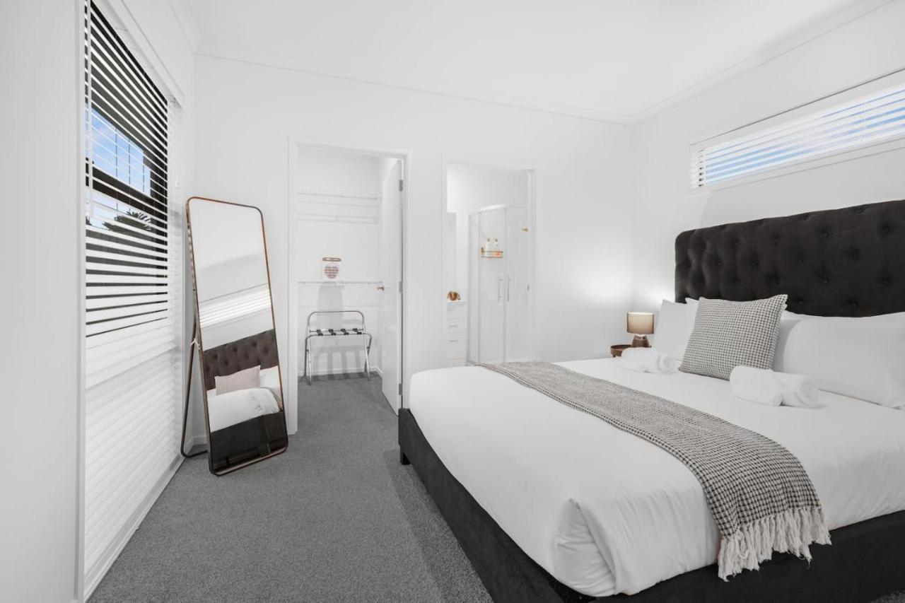 Modern And Central With 2 Ensuites -By Kosh Bnb Hamilton Bagian luar foto
